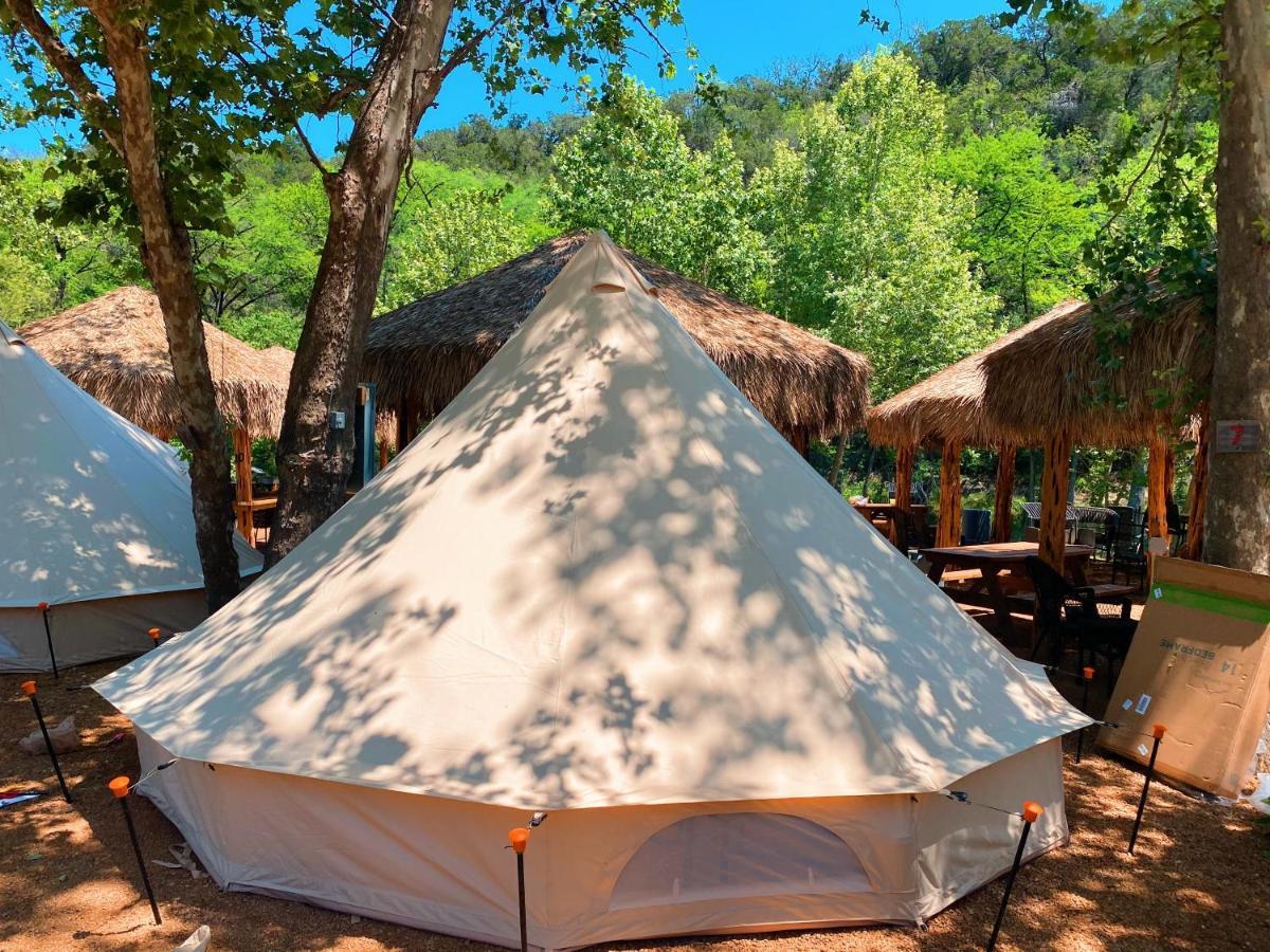 Son'S Guadalupe Glamping Tents - Adorable Riverside Glamping Tents Perfect A Family Getaway! Нью-Браунфелс Екстер'єр фото