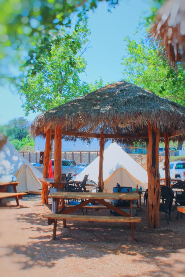 Son'S Guadalupe Glamping Tents - Adorable Riverside Glamping Tents Perfect A Family Getaway! Нью-Браунфелс Екстер'єр фото